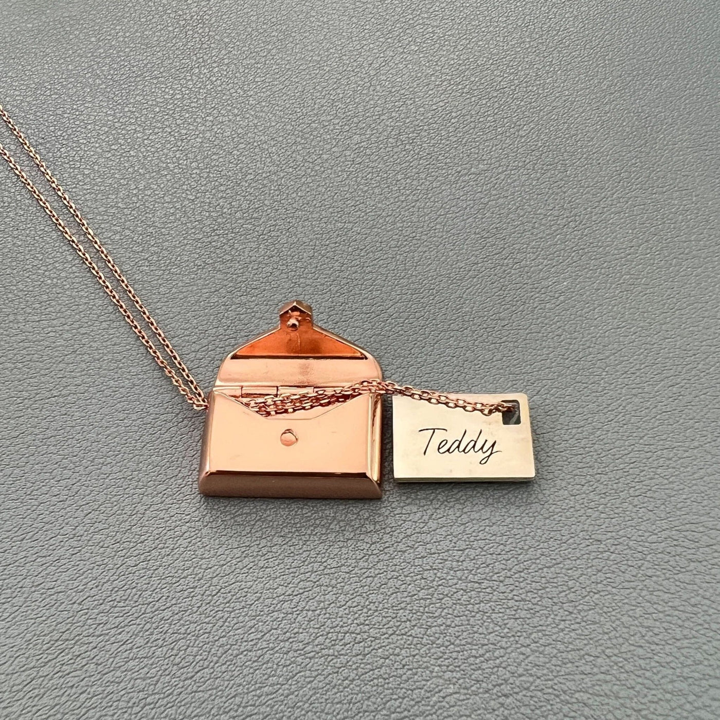 Custom Love Letter Envelope Necklace - Capsul